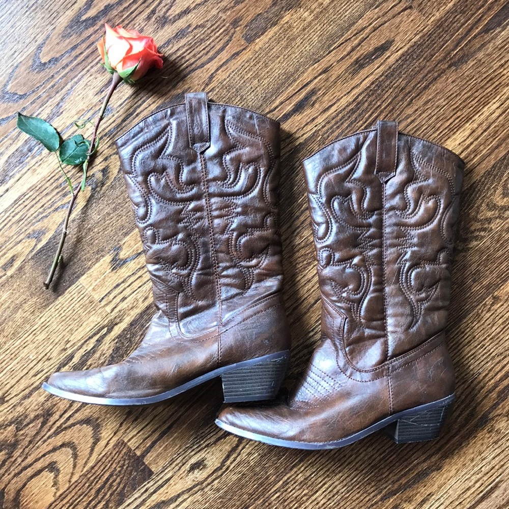 Brown cowgirl boots